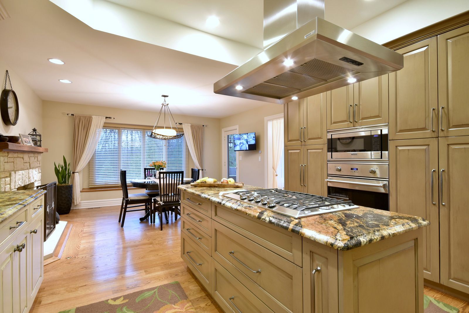 125 N Rainbow Road Property Photo 4