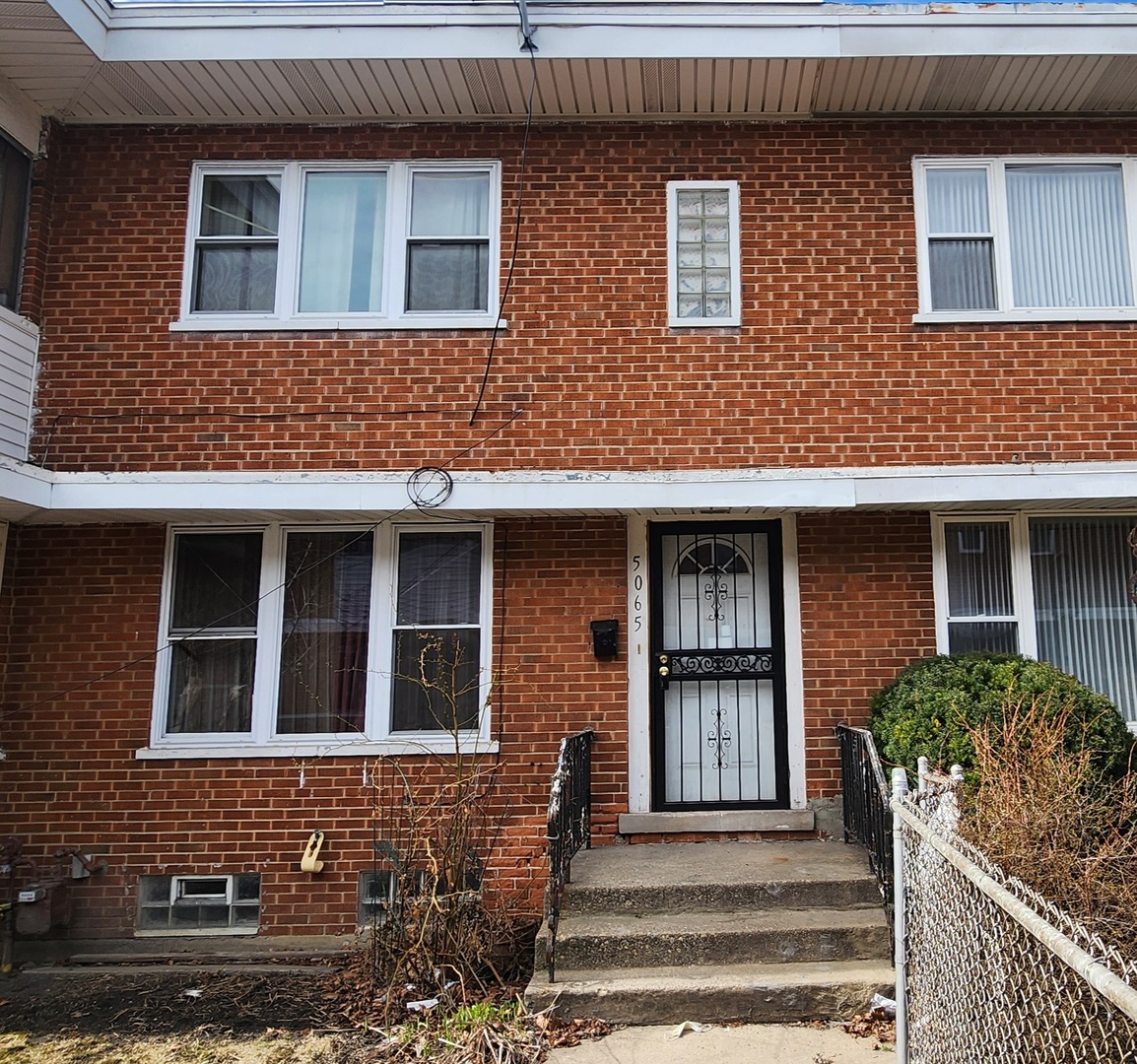 5065 W Gladys Avenue C Property Photo 1