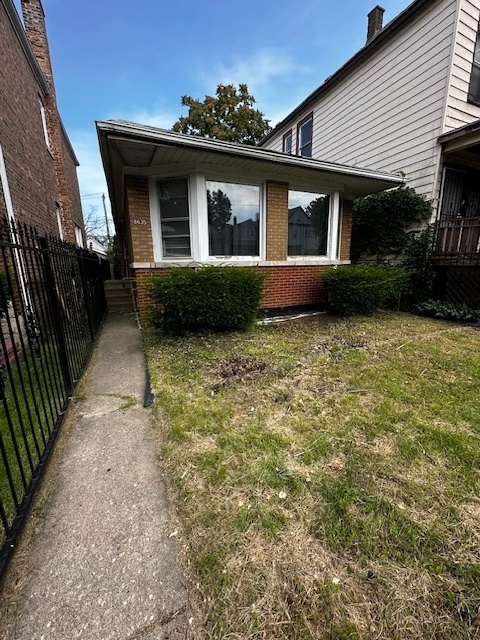 8635 S Burnham Avenue Property Photo