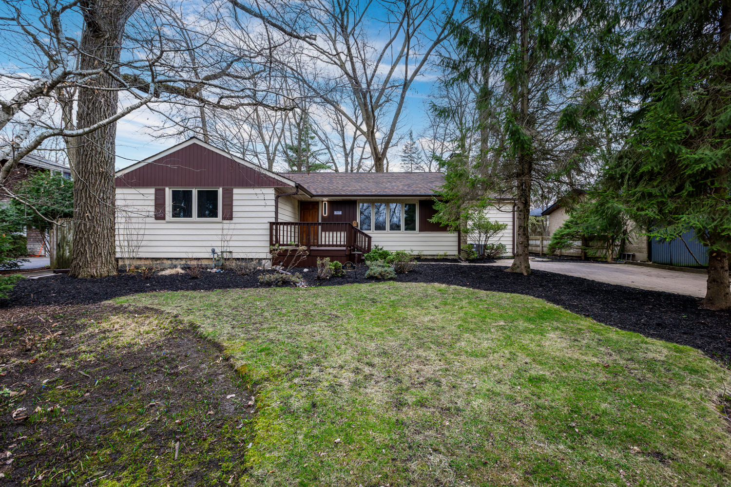 307 E Blodgett Avenue Property Photo 1