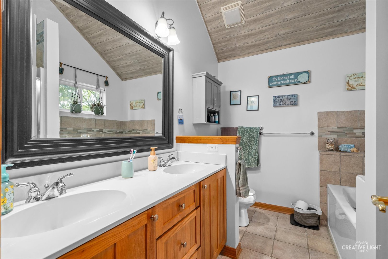 925 Suzy Street Property Photo 21