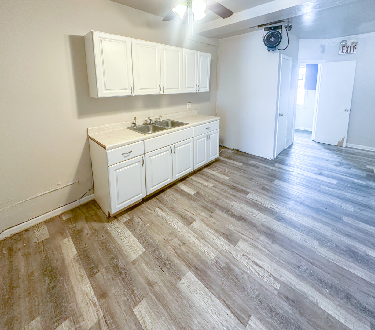 2425 Washington Street Property Photo 4