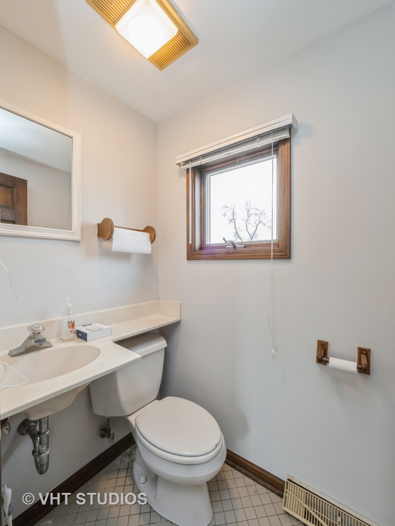115 E Liberty Street Property Photo 6