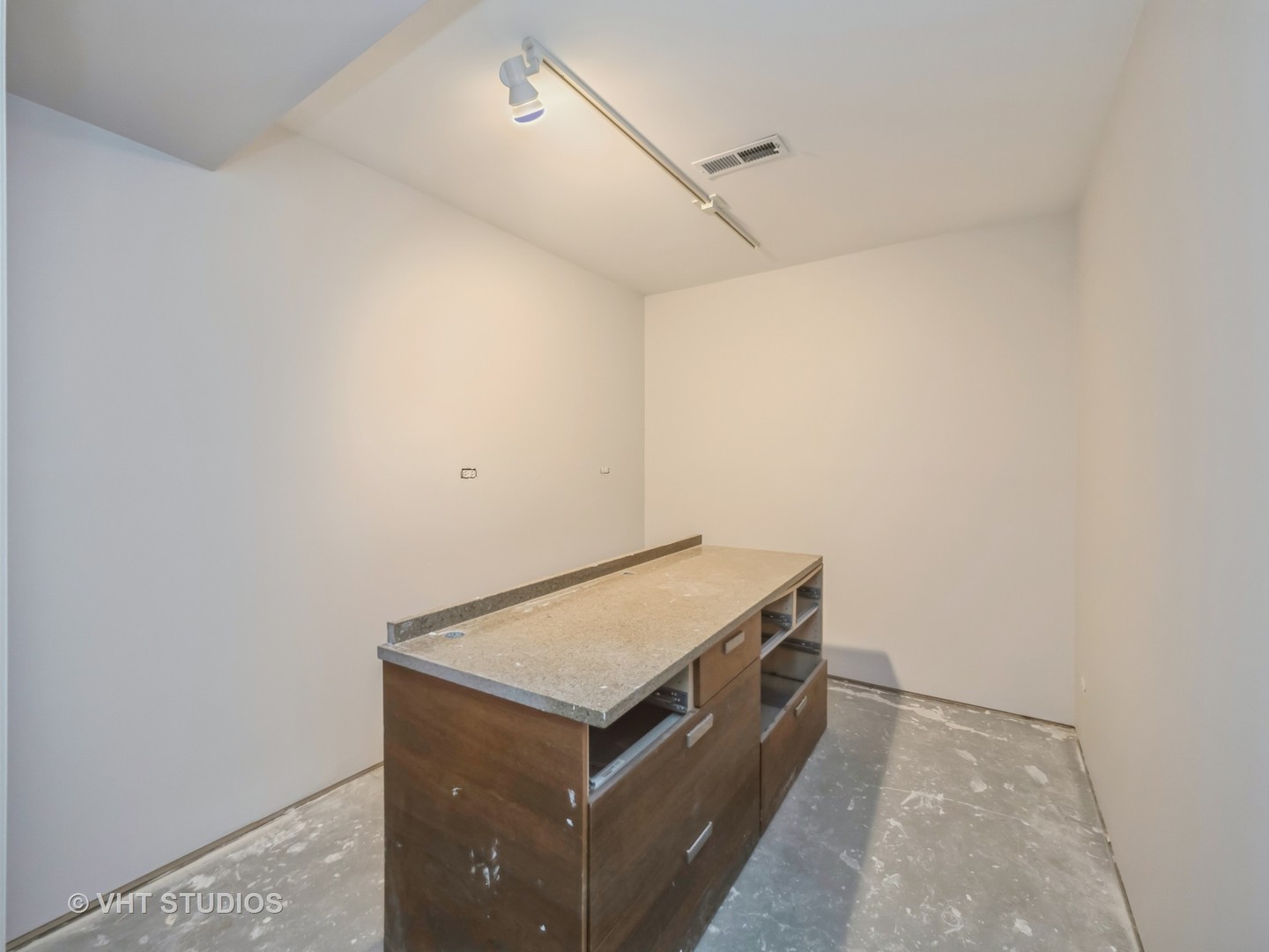 115 E Liberty Street Property Photo 8