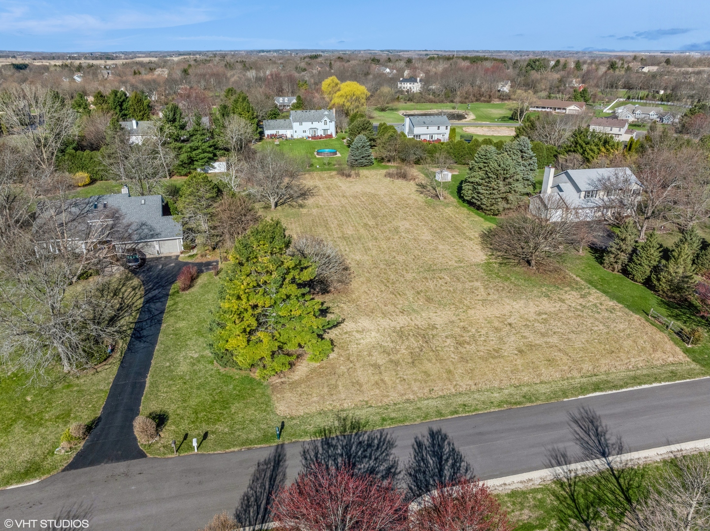 2409 Mustang Trail Property Photo 3