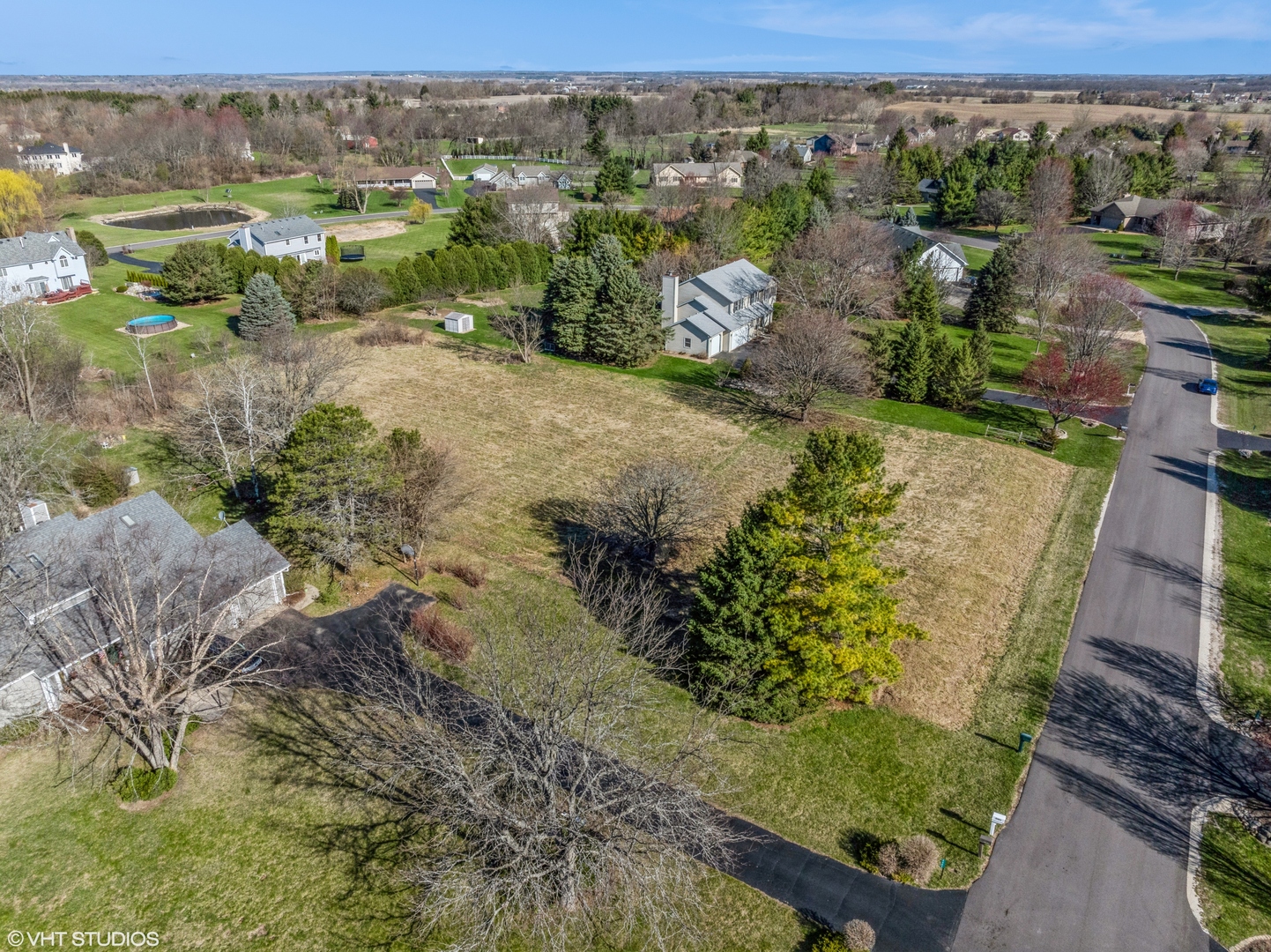 2409 Mustang Trail Property Photo 4