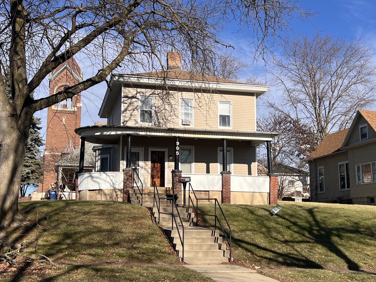 905 4th Street Property Photo 1