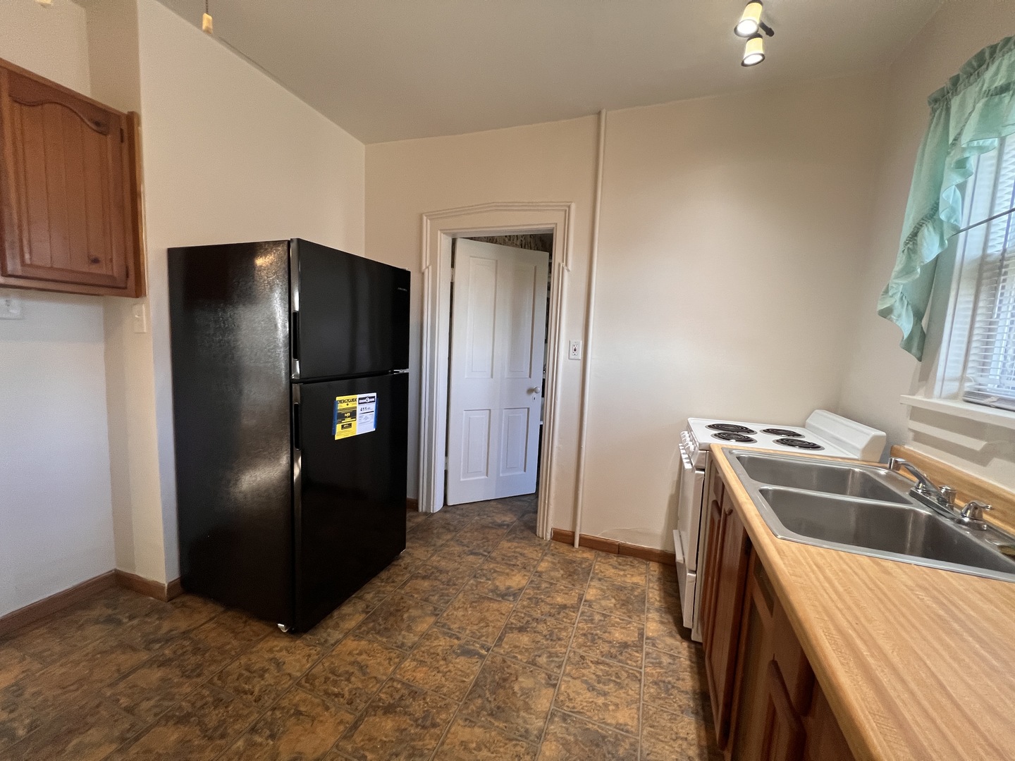905 4th Street Property Photo 5