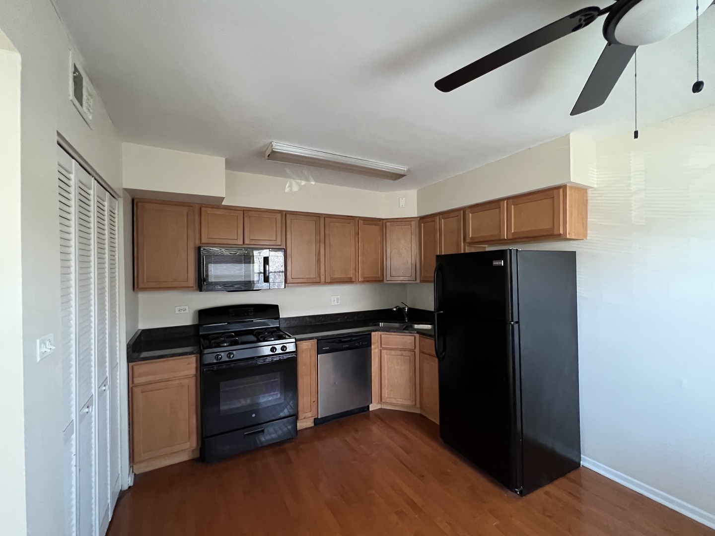 7635 S Coles Avenue Property Photo 9