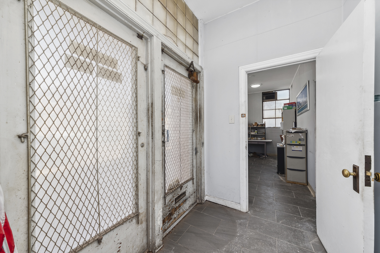 3957 N Normandy Avenue Property Photo 21