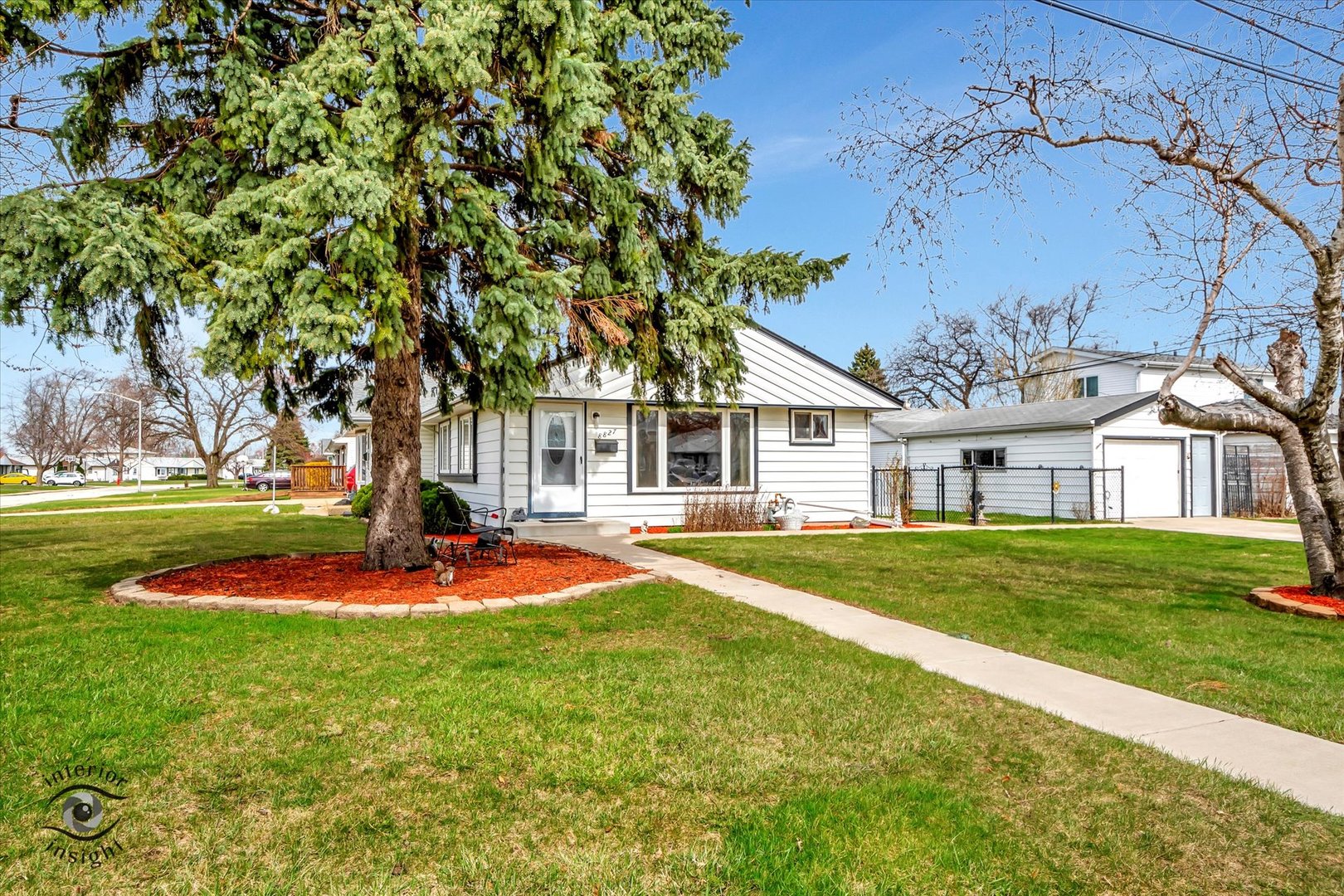 8827 S Kilbourn Avenue Property Photo