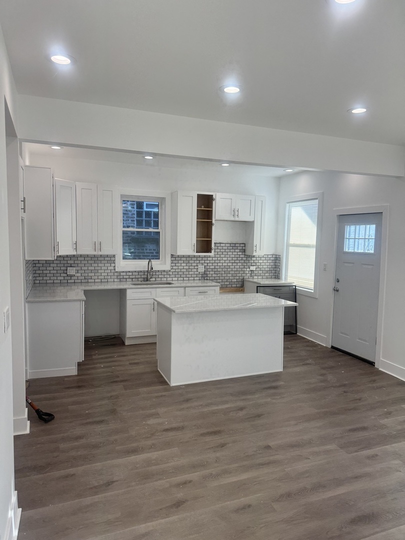 6148 S Eberhart Avenue Property Photo 3