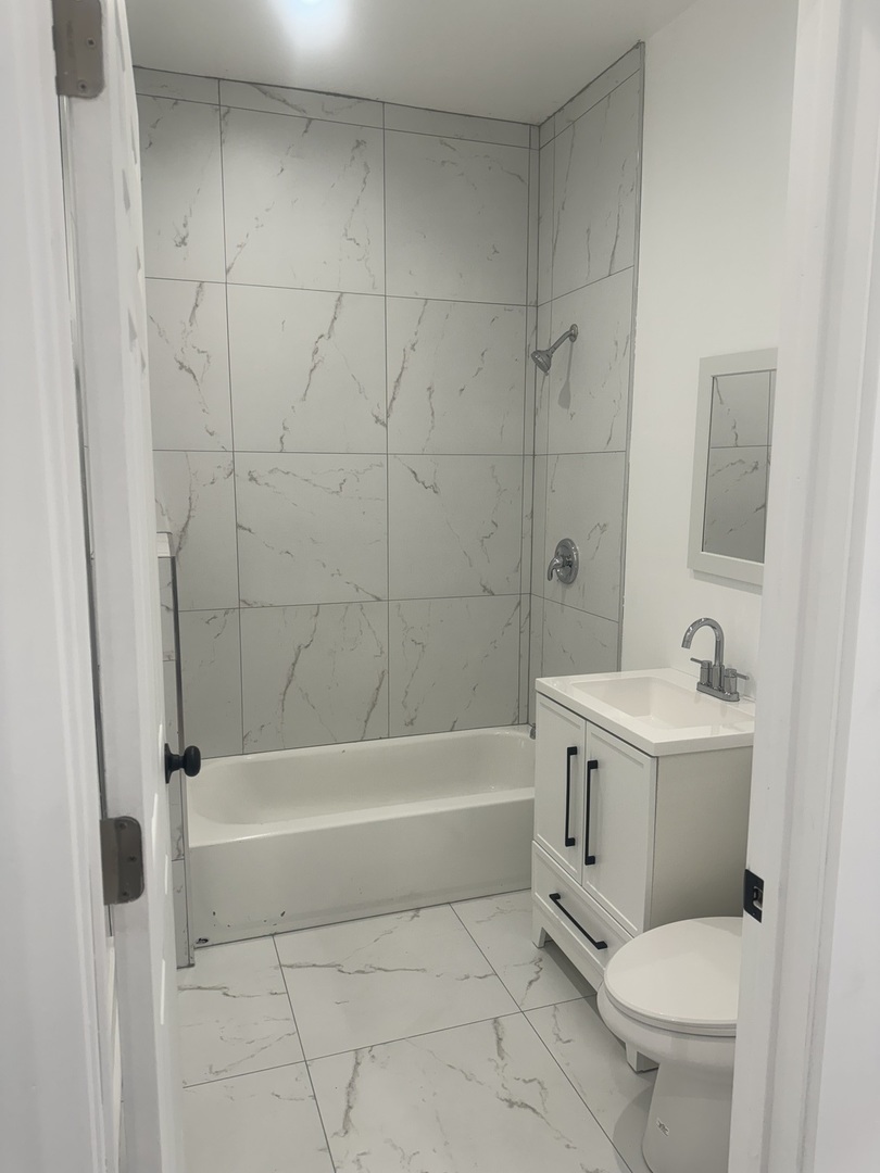 6148 S Eberhart Avenue Property Photo 6