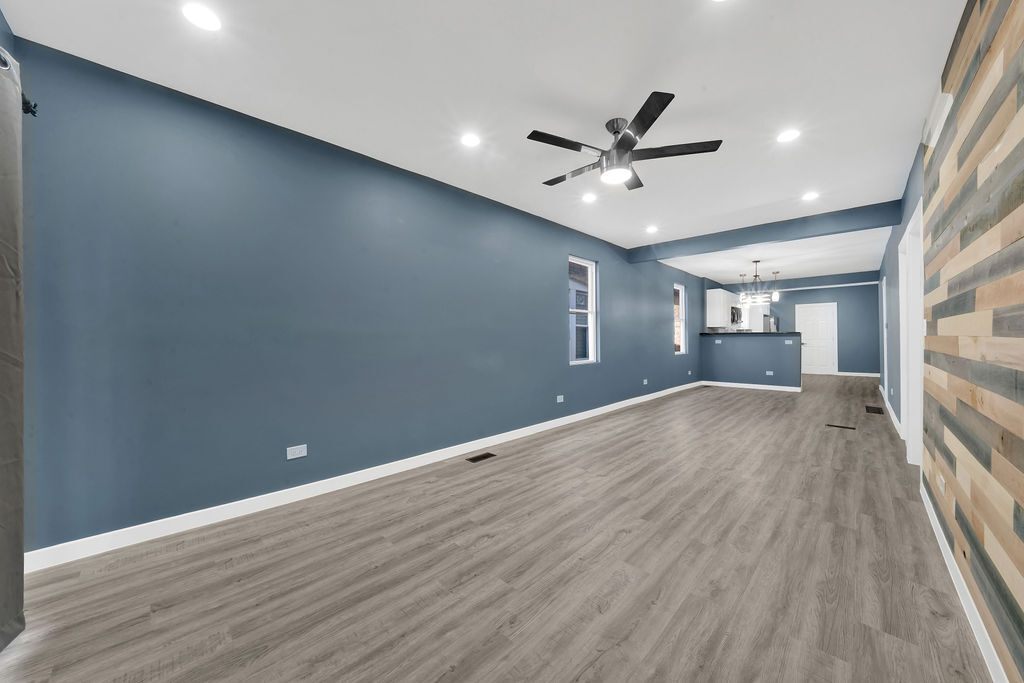 5605 S Rockwell Street Property Photo 3