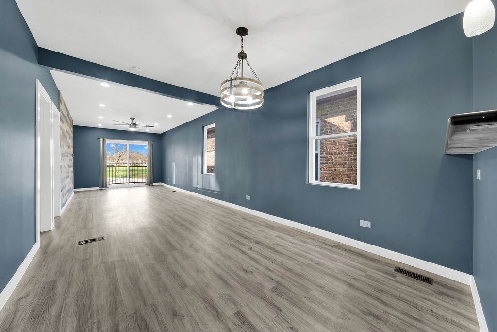 5605 S Rockwell Street Property Photo 5