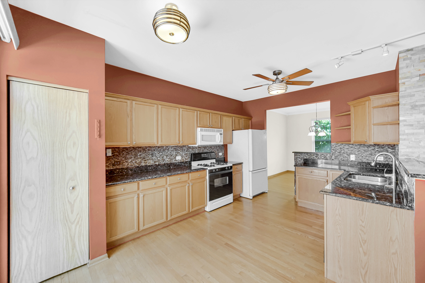 18524 Dearborn Court Property Photo 7