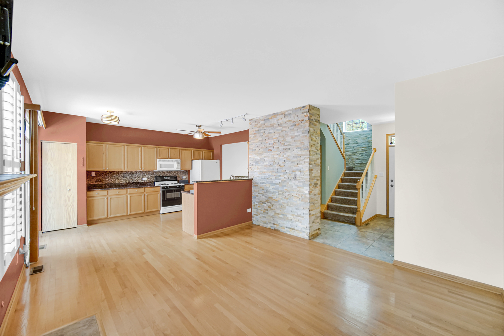 18524 Dearborn Court Property Photo 8