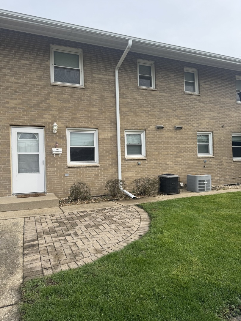 303 W 2nd Place Property Photo