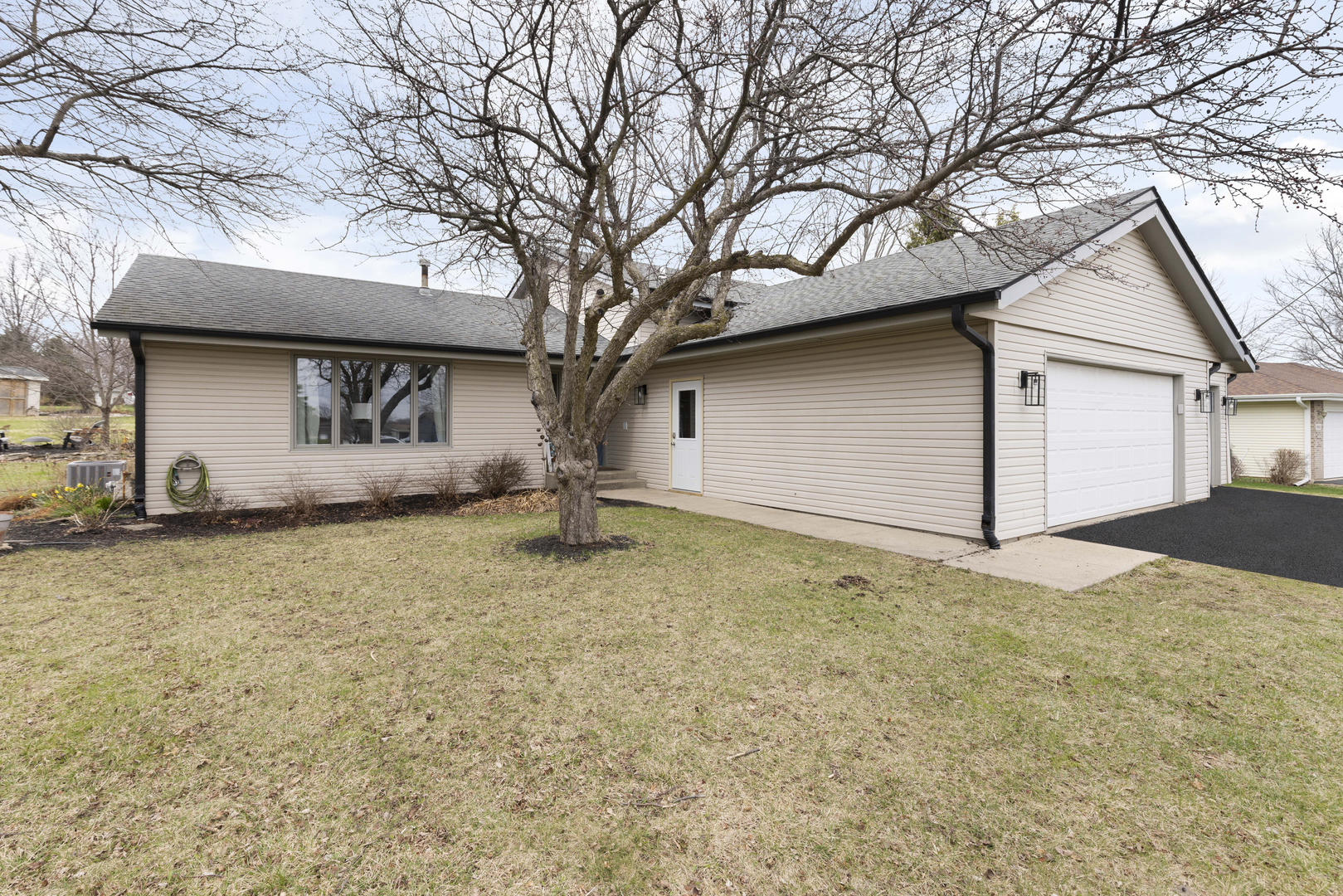 875 Williamsport Drive Property Photo