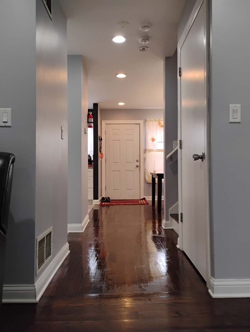 1011 N Keeler Avenue Property Photo 6