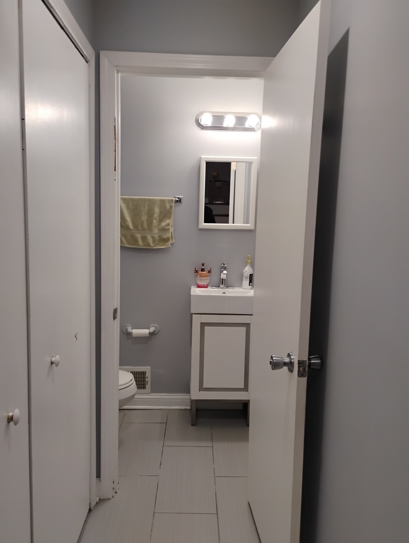 1011 N Keeler Avenue Property Photo 7