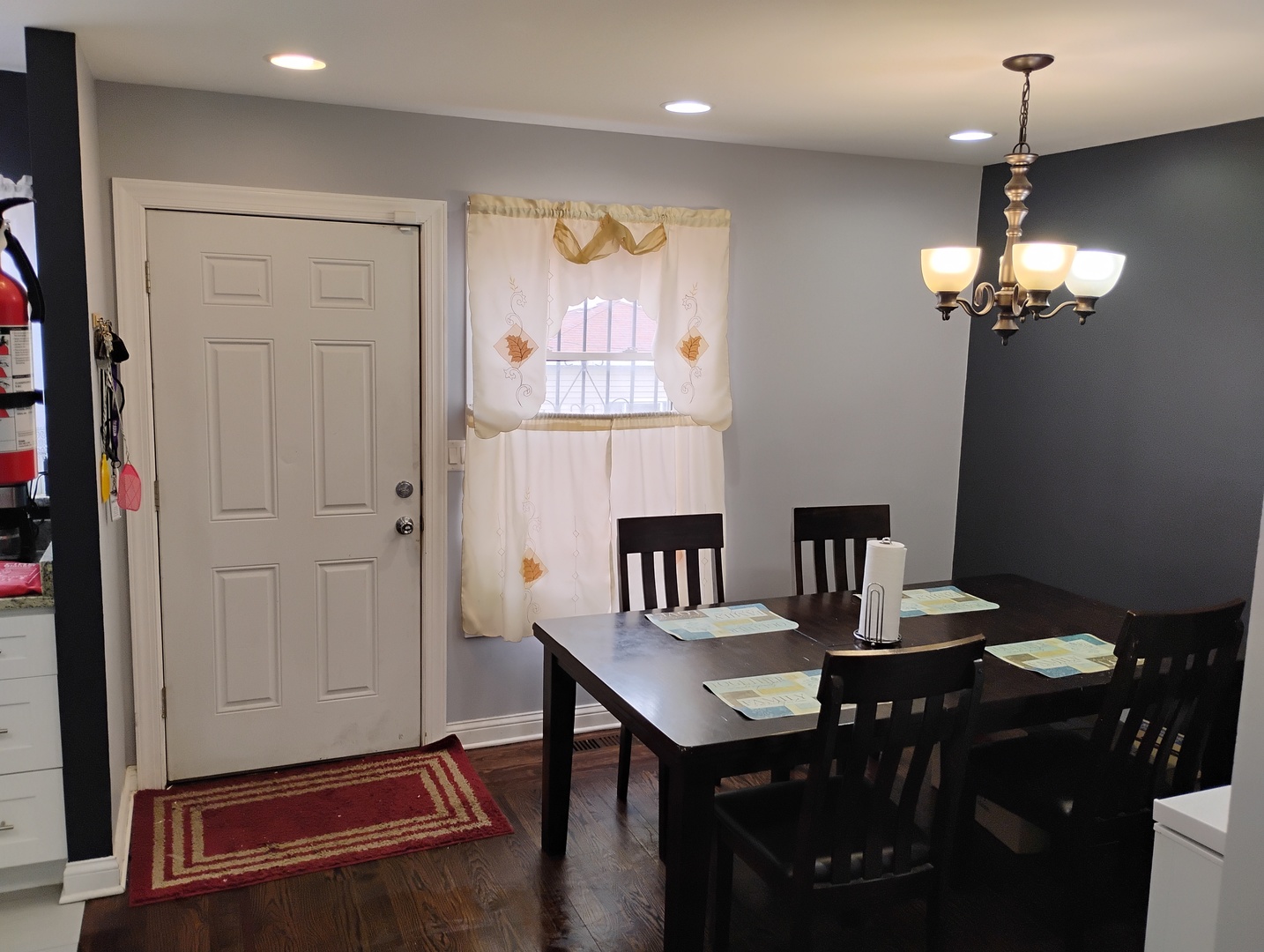 1011 N Keeler Avenue Property Photo 9