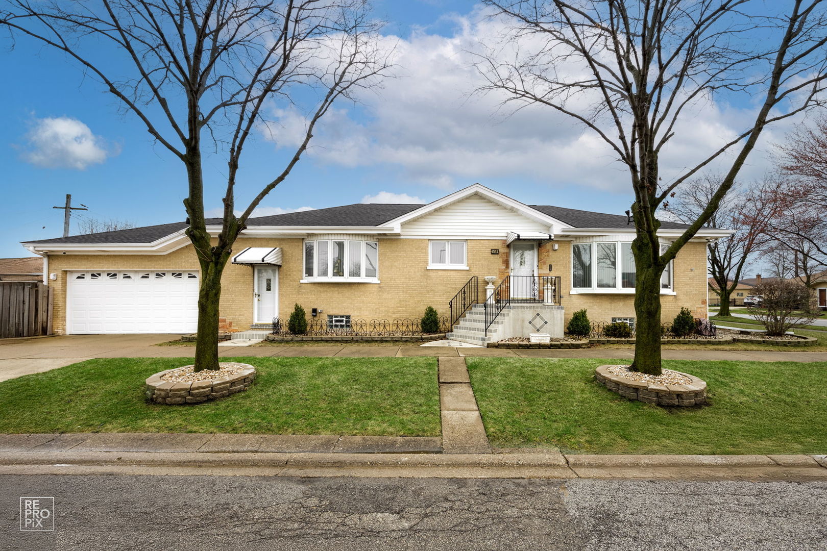 4557 N Overhill Avenue Property Photo