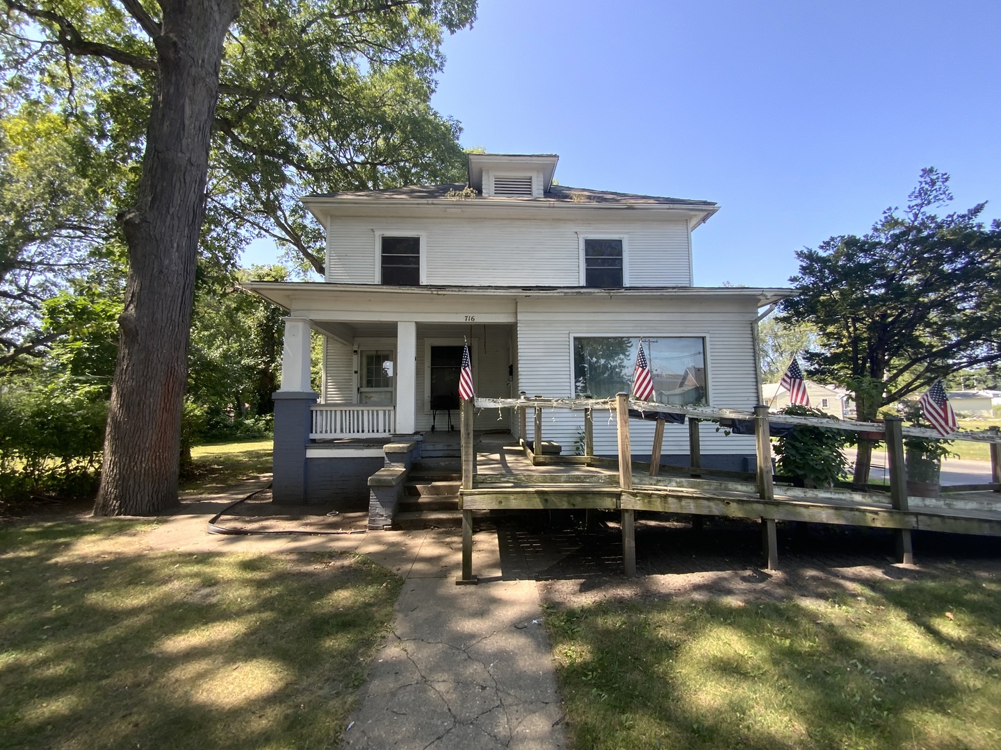 716 Robinson Street Property Photo