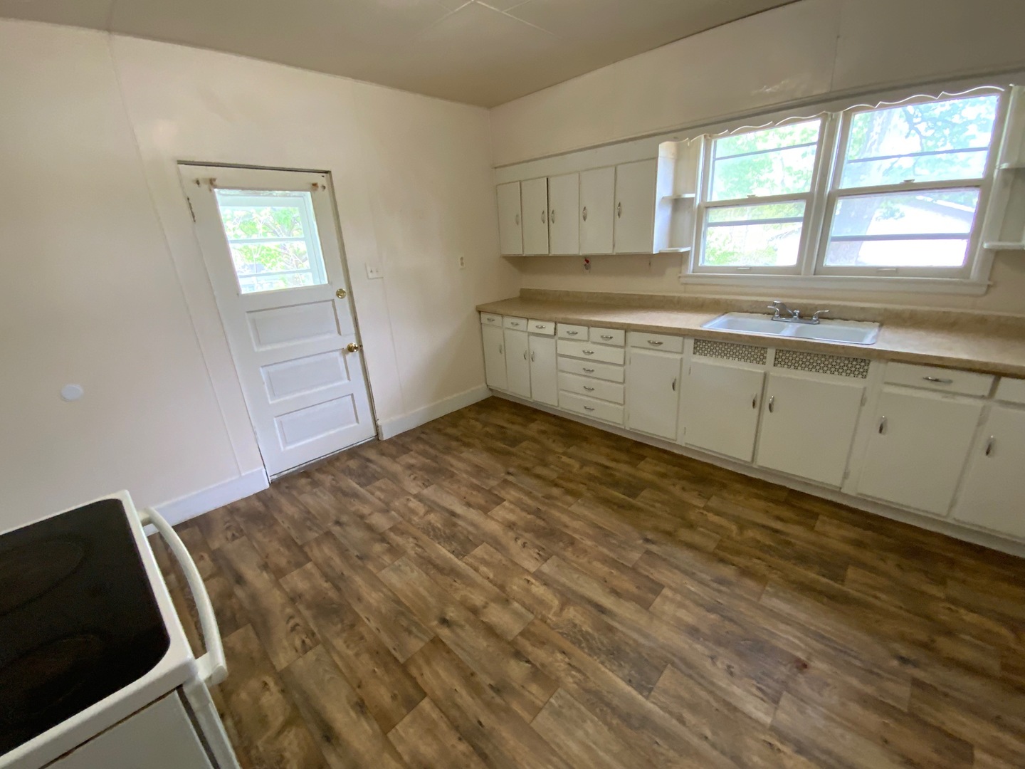 716 Robinson Street Property Photo 2