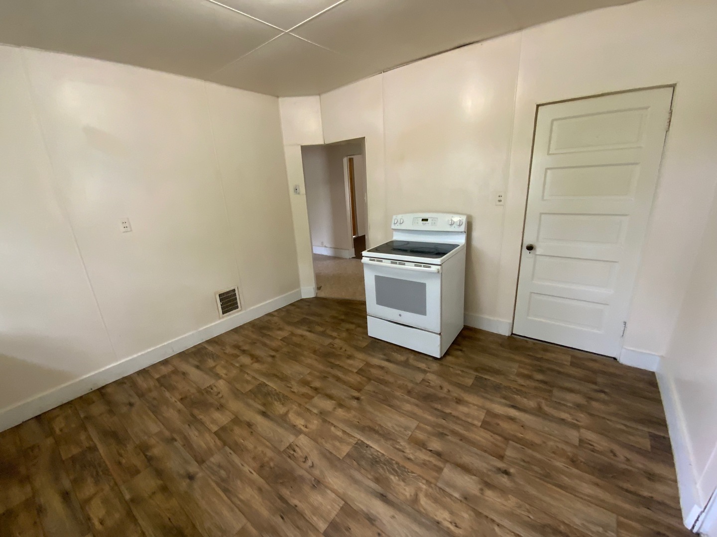 716 Robinson Street Property Photo 3