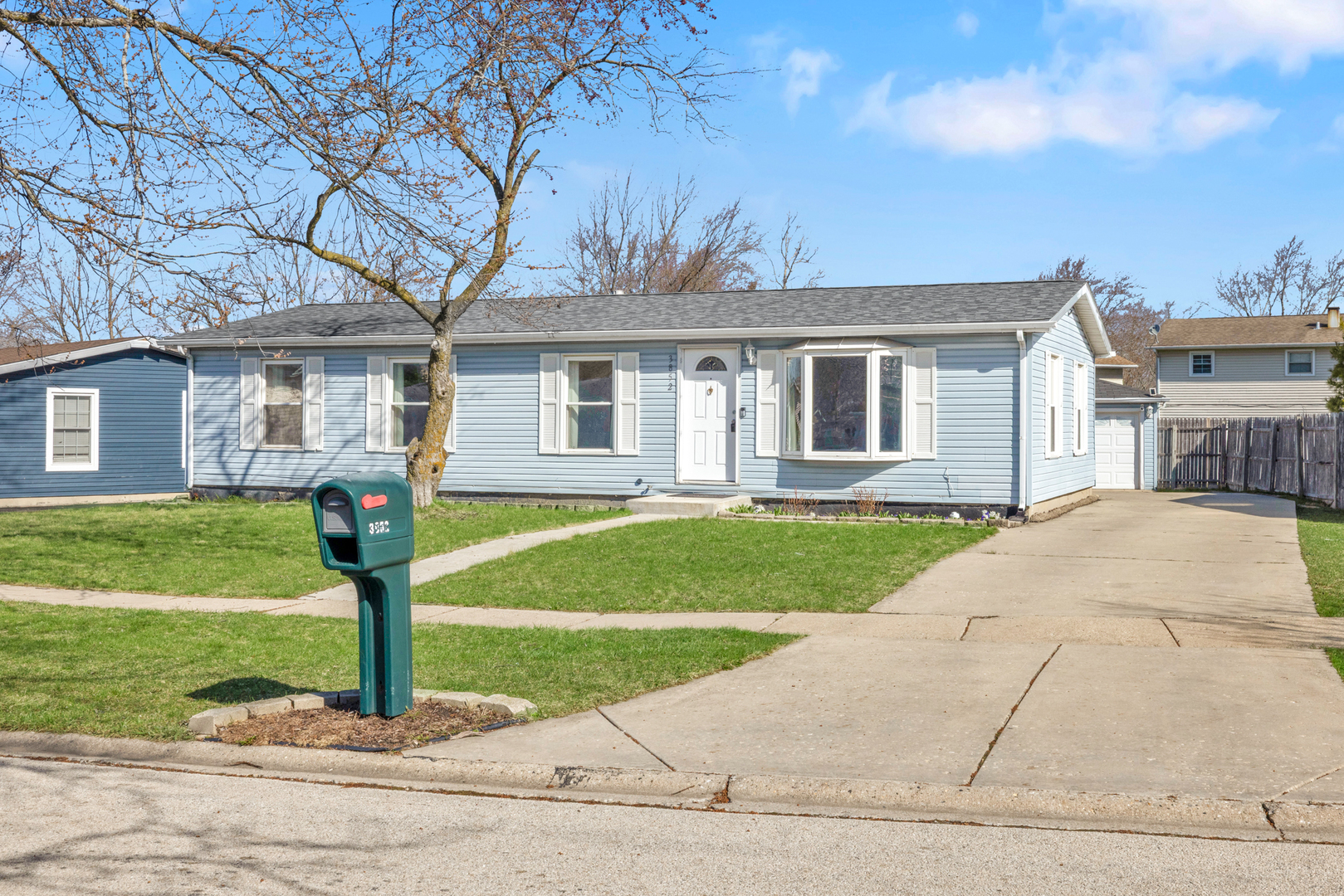 3852 Cambridge Drive Property Photo
