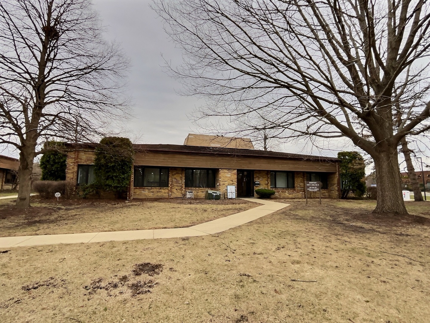 632 N 1st Bank Drive Property Photo 1
