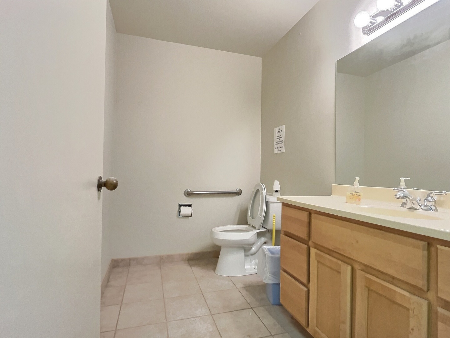 632 N 1st Bank Drive Property Photo 9