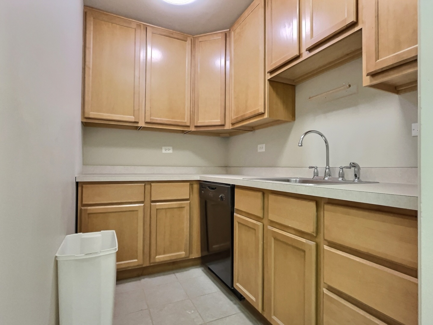 632 N 1st Bank Drive Property Photo 10