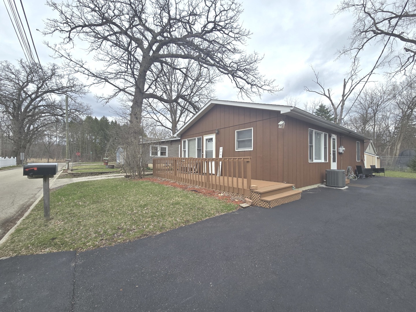 35725 N Grove Avenue Property Photo