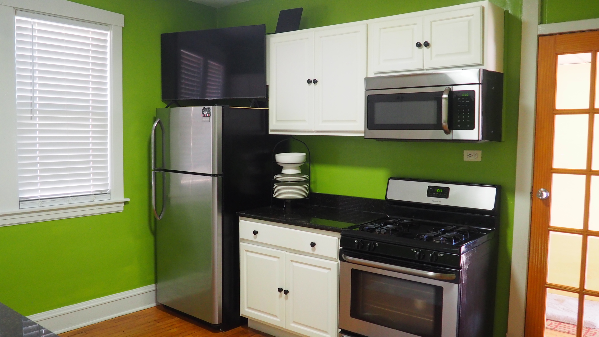 3005 N Kostner Avenue Property Photo 6