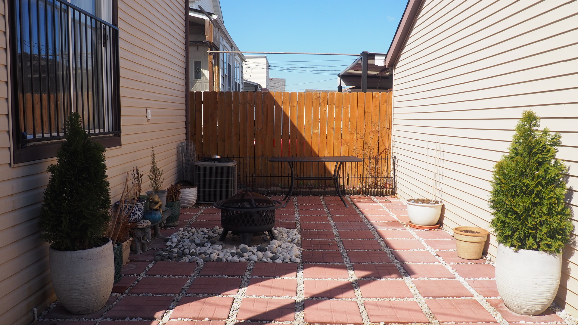 3005 N Kostner Avenue Property Photo 12