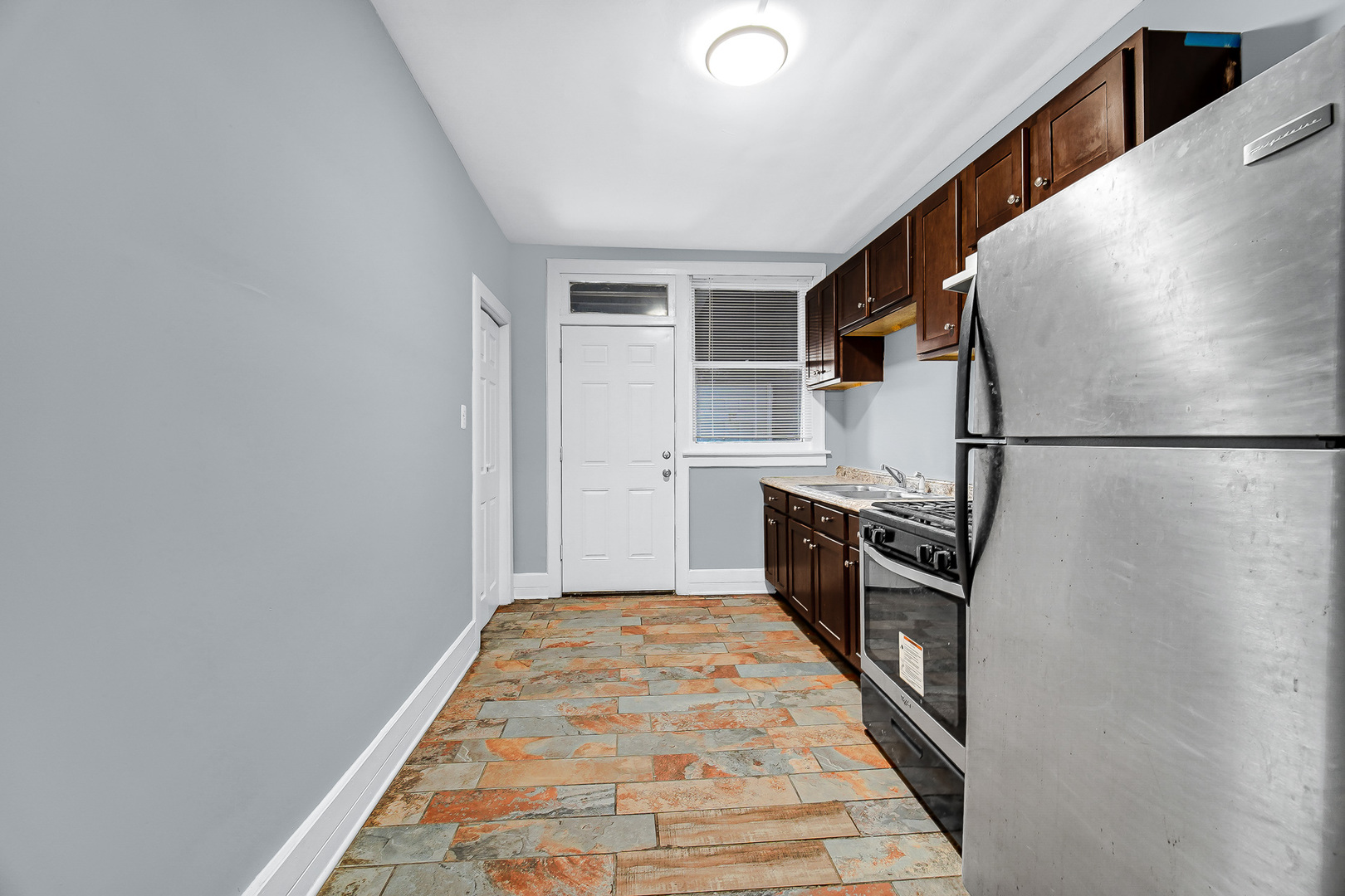 7010 S Morgan Street Property Photo 10