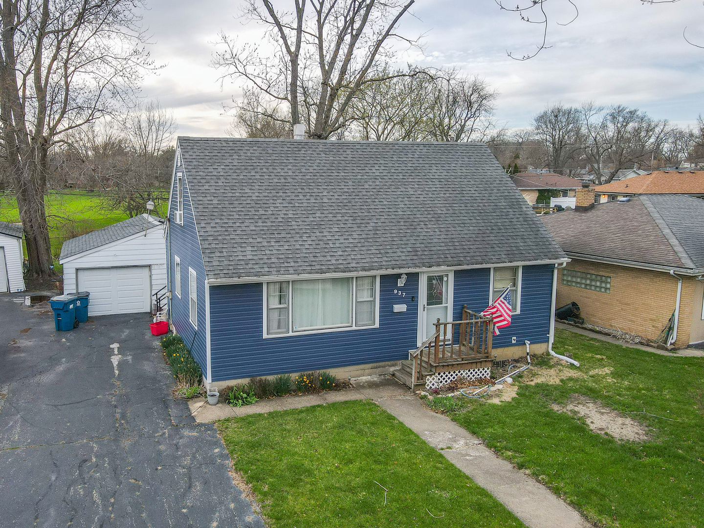 937 Country Club Drive Property Photo
