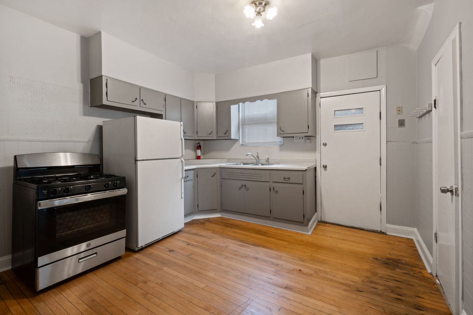 2812 S Grady Court Property Photo 4