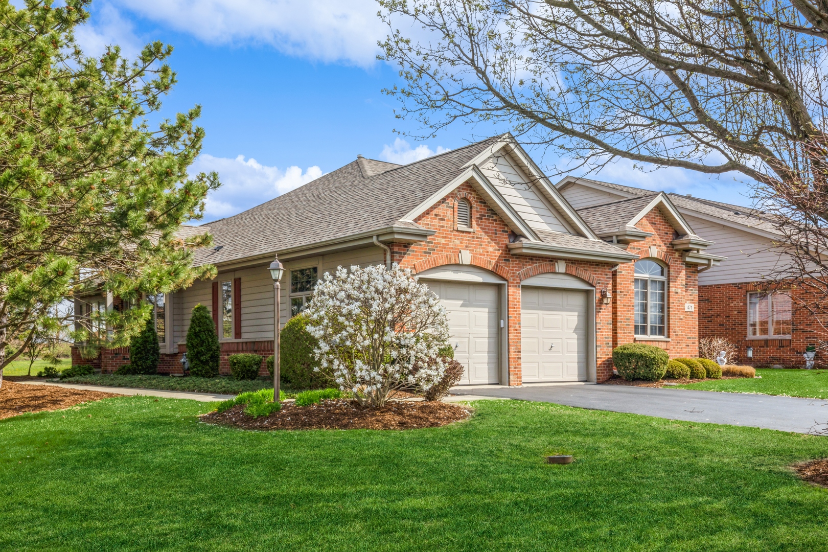 200u Real Estate Listings Main Image