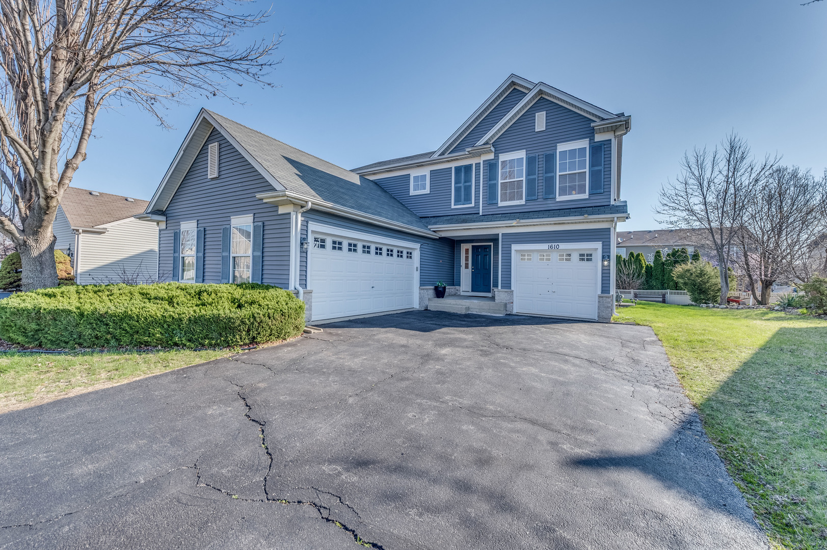 92 Real Estate Listings Main Image