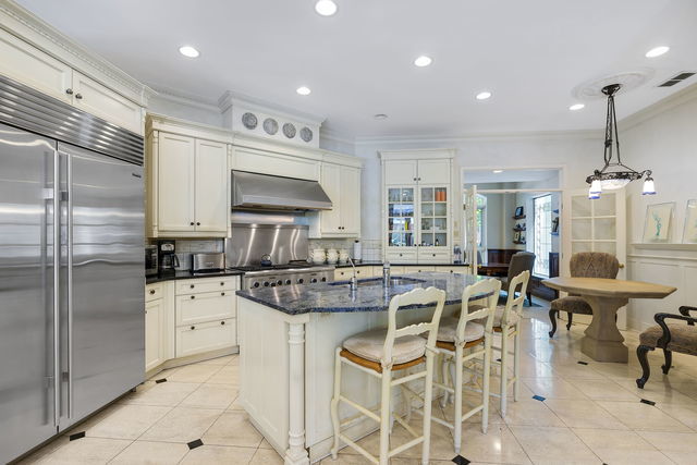 45 E Cedar Street 200 Property Photo 6