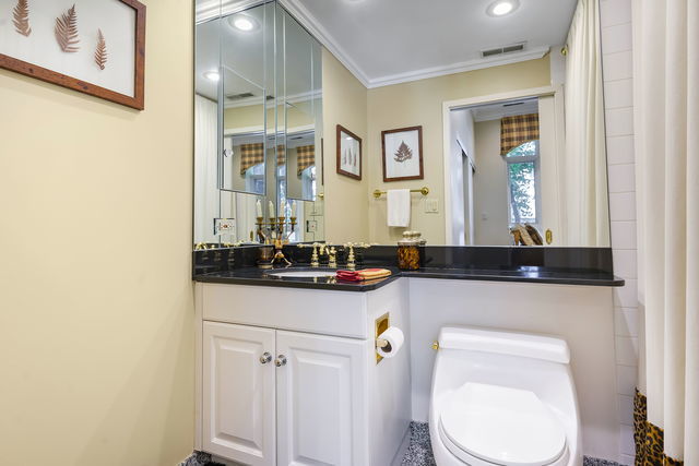 45 E Cedar Street 200 Property Photo 23