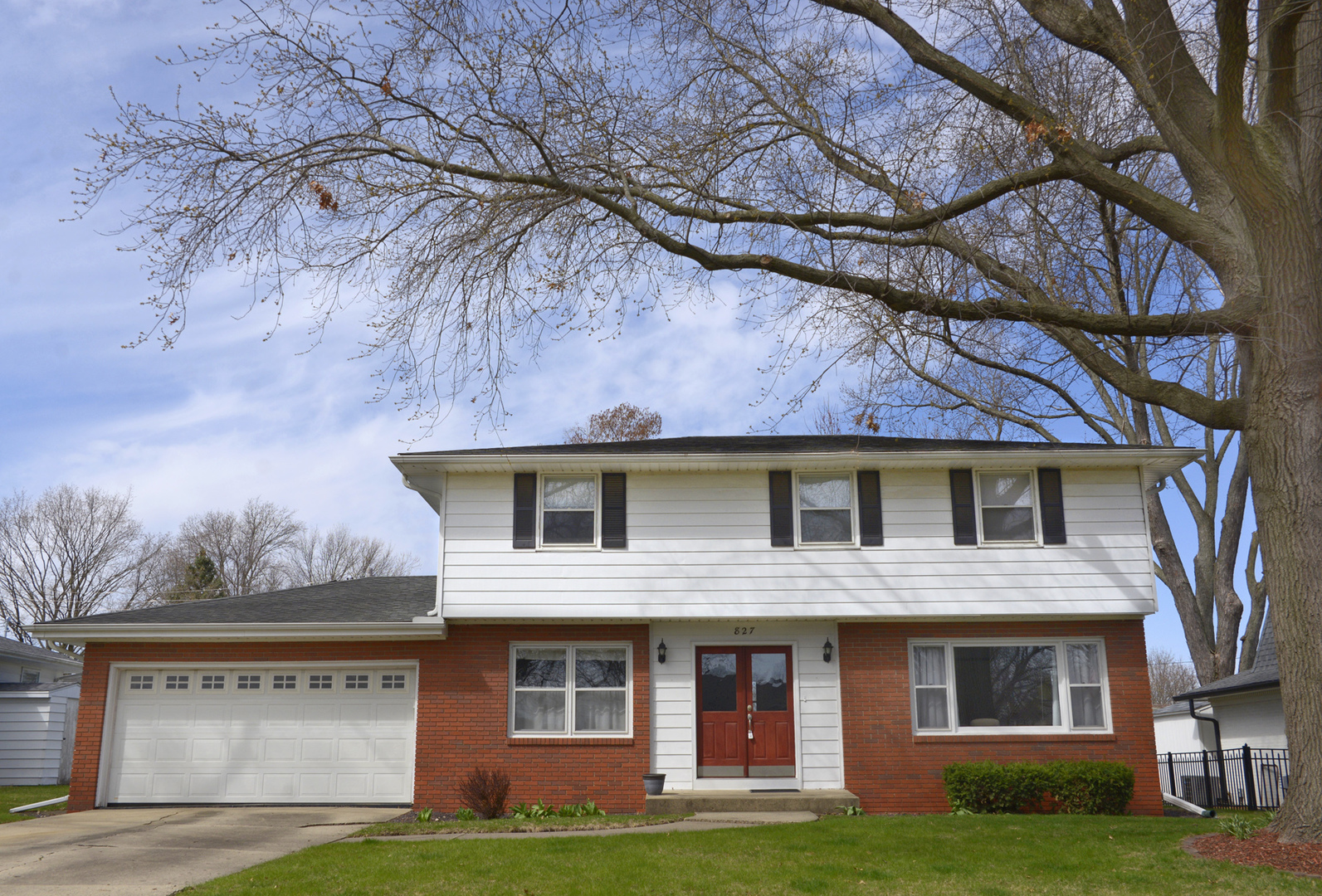 827 Valley View Drive Property Photo 1