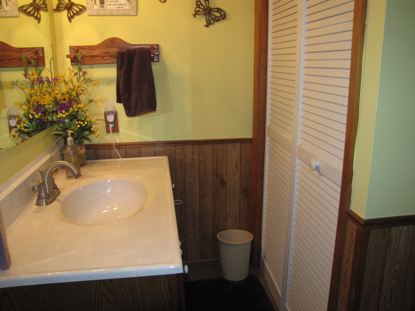 305 E South Central Avenue Property Photo 5