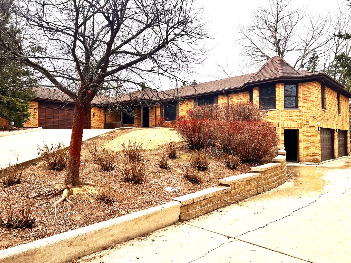21824 Cambridge Drive Property Photo