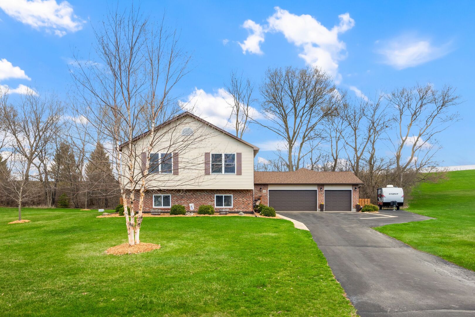 533 Towne Court Property Photo