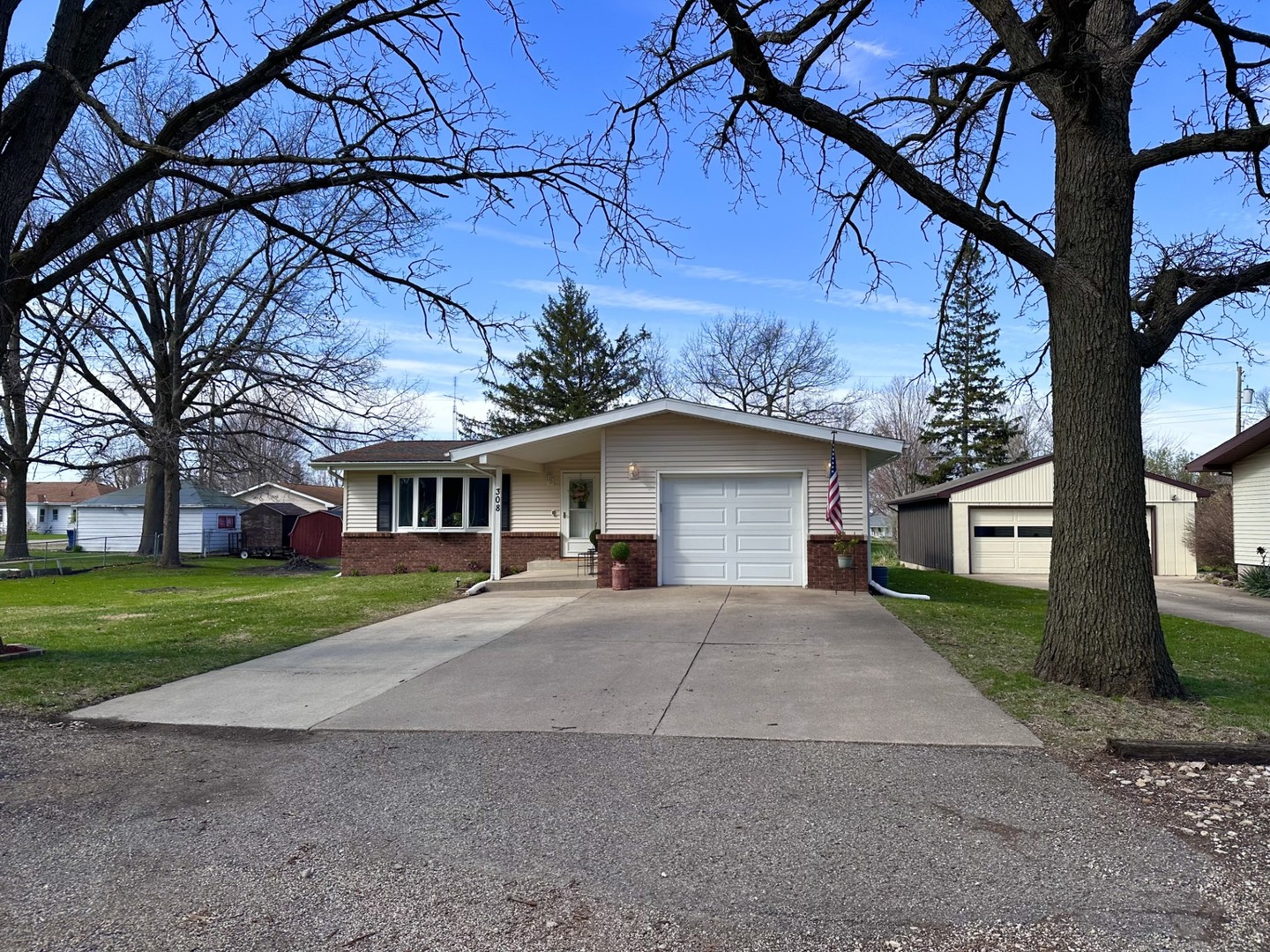 308 E South Street Property Photo