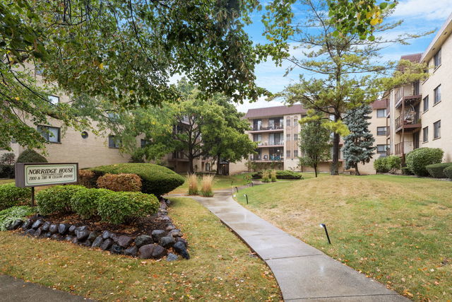 7100 W Cullom Avenue 312 Property Photo